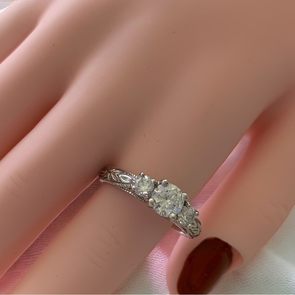 Gorgeous CZ engagement ring in sterling silver. - Picture 1 of 9
